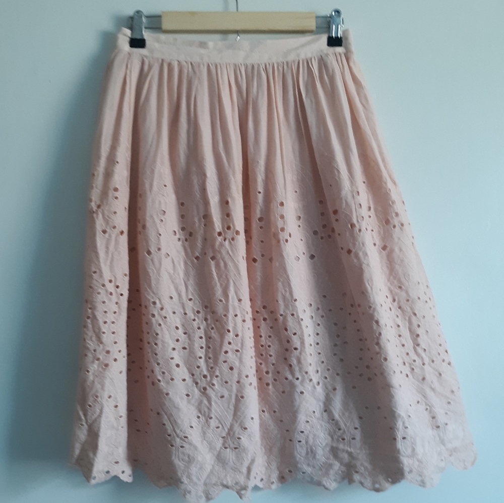 [Forever 21] Lace Eyelet Swing Skirt